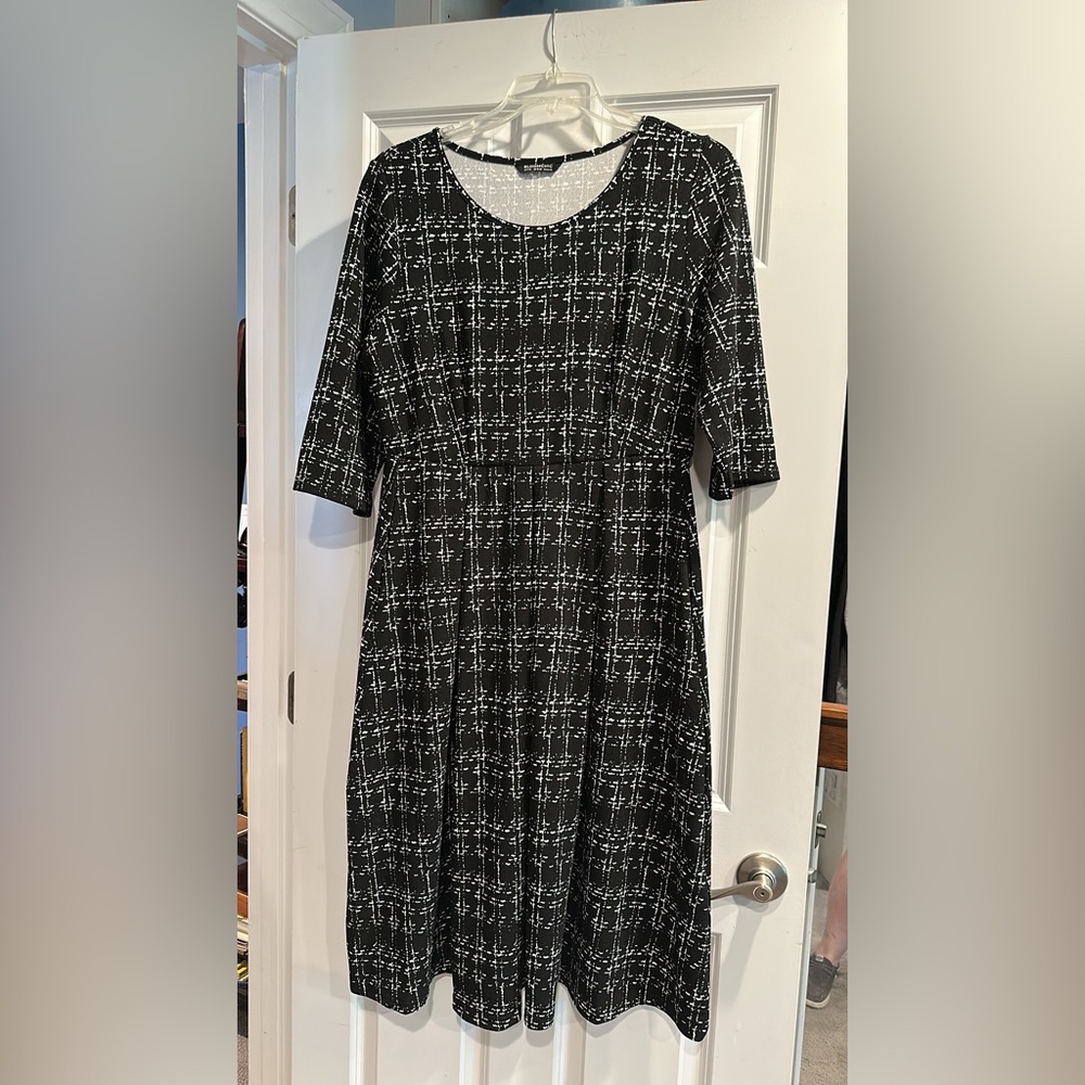 BloomChic Black and White Grid Midi Dress (Stitch Fix)